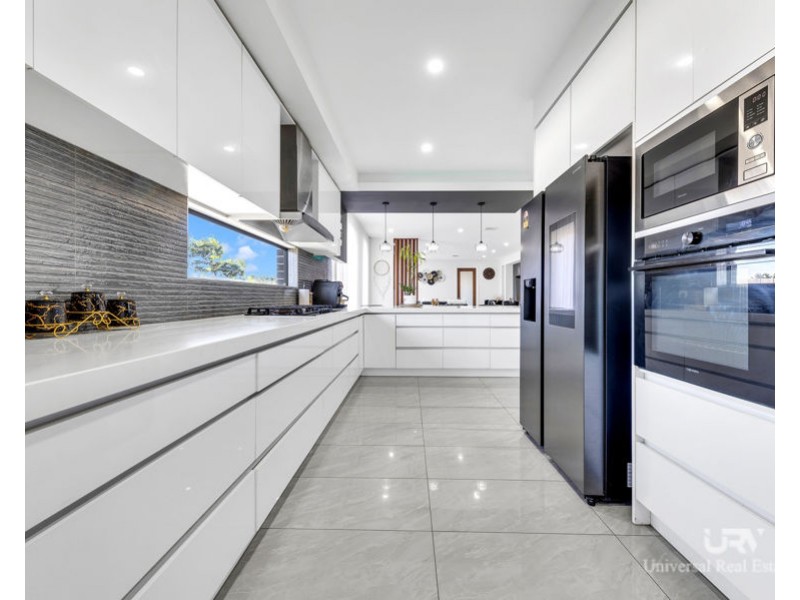 41 Lokeport Parkway, Mickleham VIC 3064