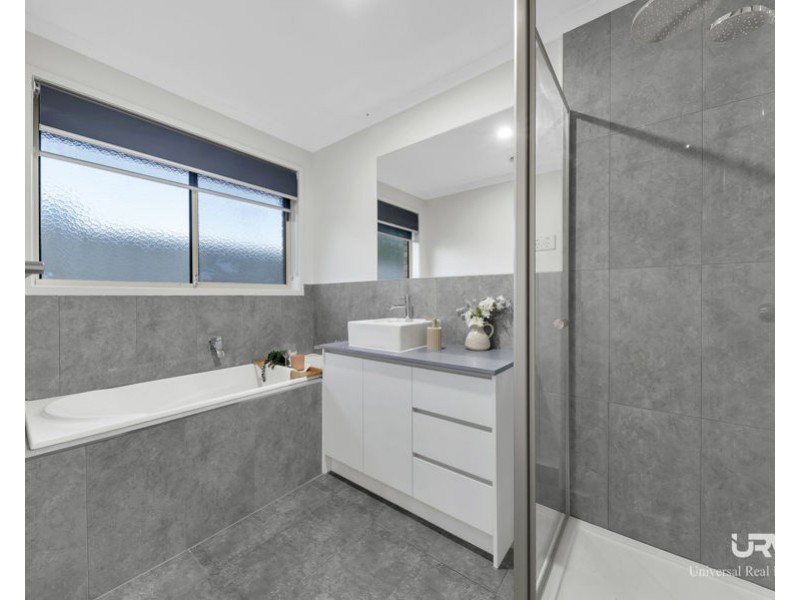 23 Pinnock Avenue, Roxburgh Park VIC 3064