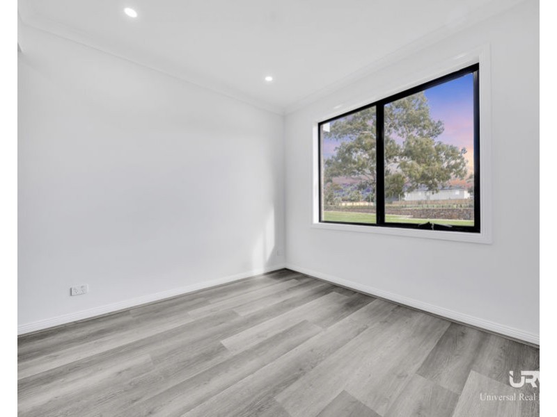 8 Macadamia Street, Mickleham VIC 3064