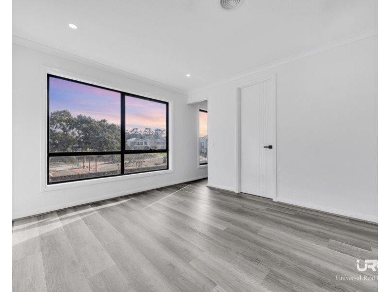 8 Macadamia Street, Mickleham VIC 3064
