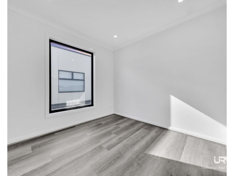8 Macadamia Street, Mickleham VIC 3064