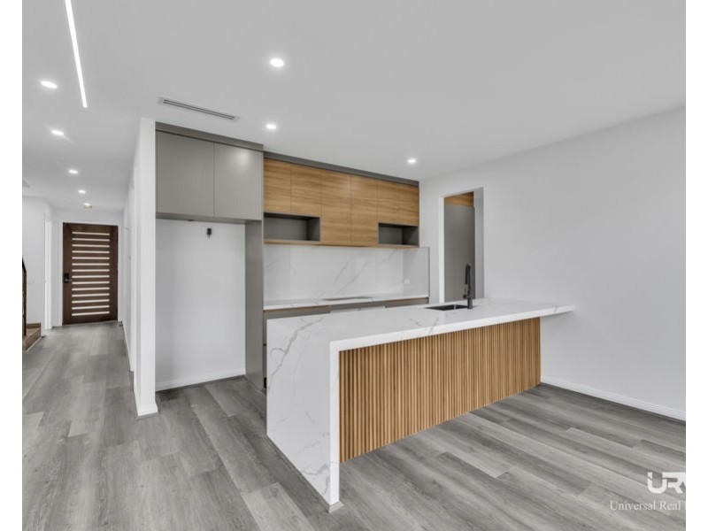 8 Macadamia Street, Mickleham VIC 3064