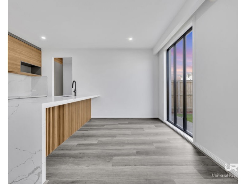 8 Macadamia Street, Mickleham VIC 3064