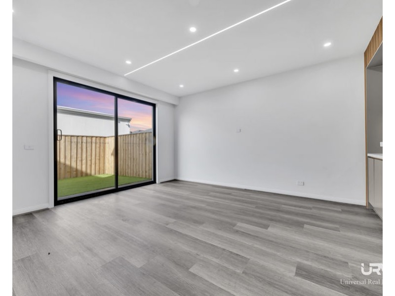 8 Macadamia Street, Mickleham VIC 3064