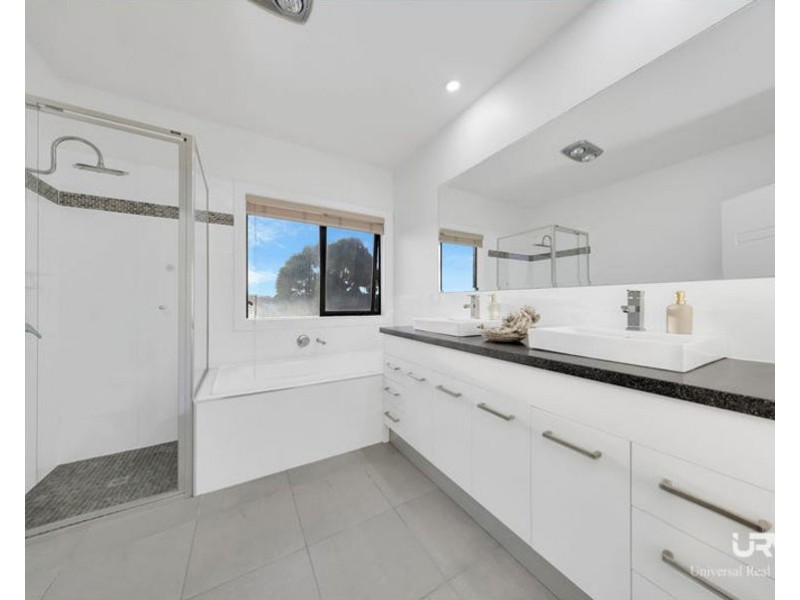 17 Innes Place, Craigieburn VIC 3064
