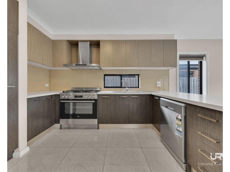 4 Turmeric Avenue, Mickleham VIC 3064