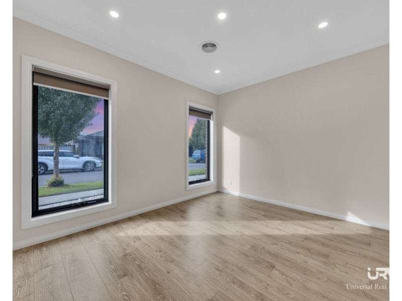 4 Turmeric Avenue, Mickleham VIC 3064