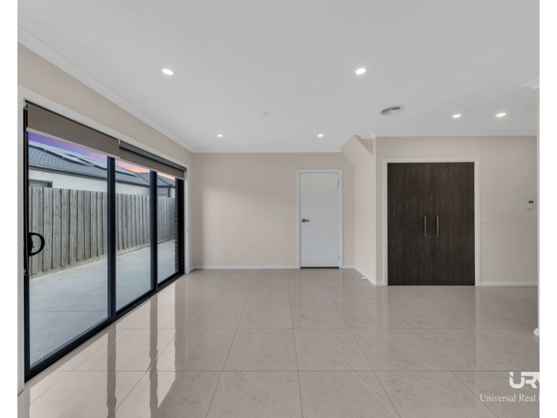 4 Turmeric Avenue, Mickleham VIC 3064