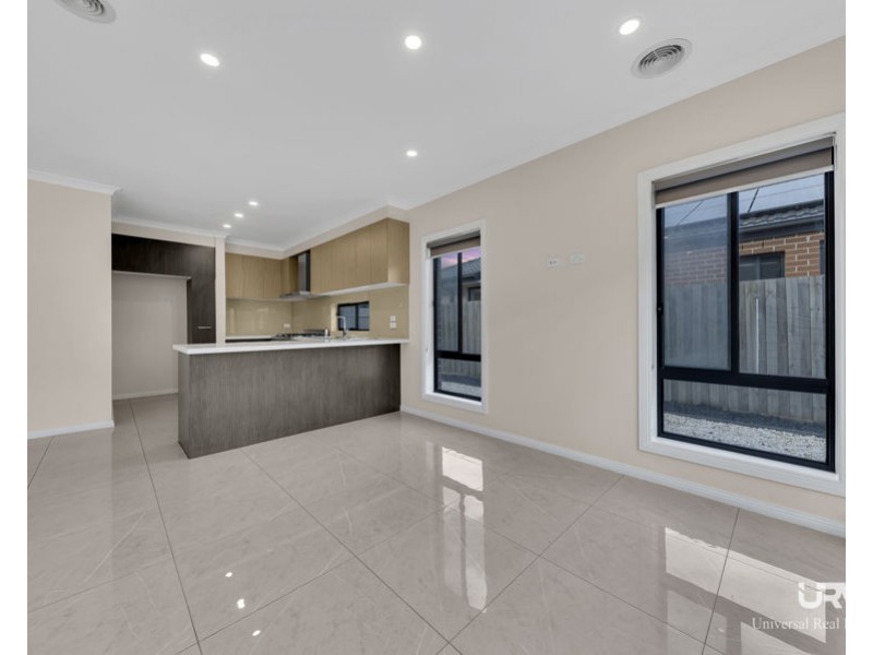 4 Turmeric Avenue, Mickleham VIC 3064