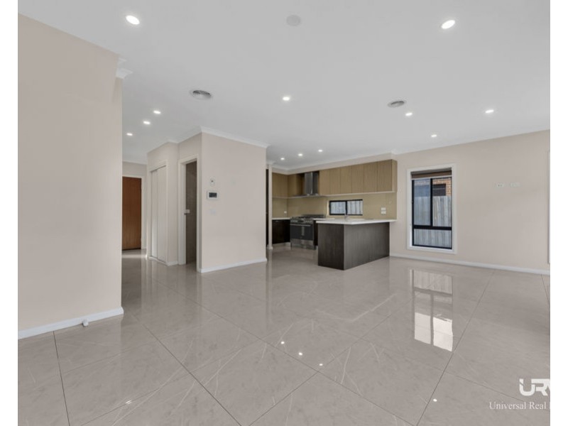 4 Turmeric Avenue, Mickleham VIC 3064