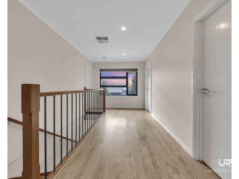4 Turmeric Avenue, Mickleham VIC 3064