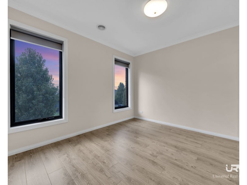 4 Turmeric Avenue, Mickleham VIC 3064