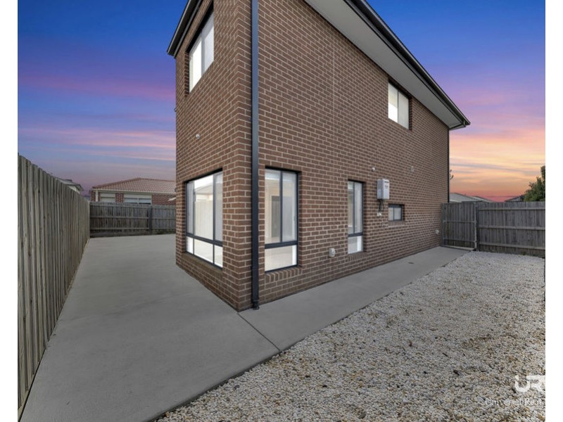 4 Turmeric Avenue, Mickleham VIC 3064