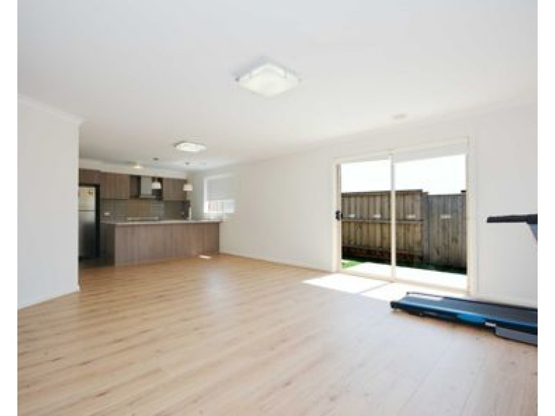 35 Hollington Drive, Mickleham VIC 3064