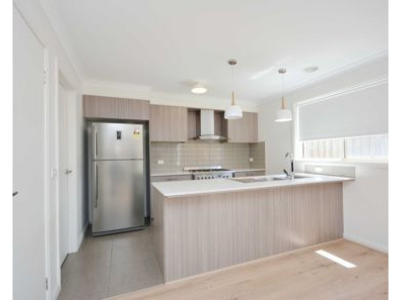 35 Hollington Drive, Mickleham VIC 3064