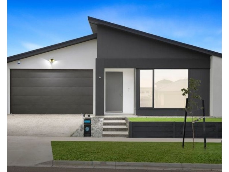 28 Powderbark Crescent, Mickleham VIC 3064
