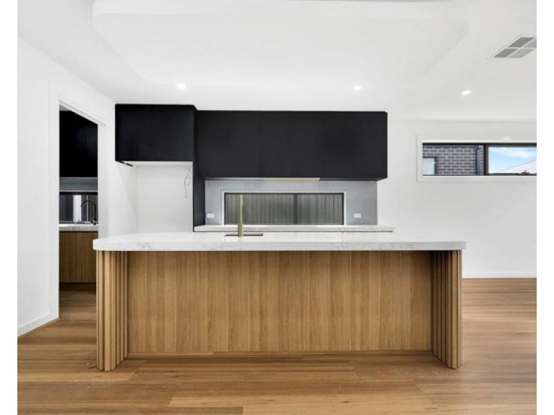 28 Powderbark Crescent, Mickleham VIC 3064