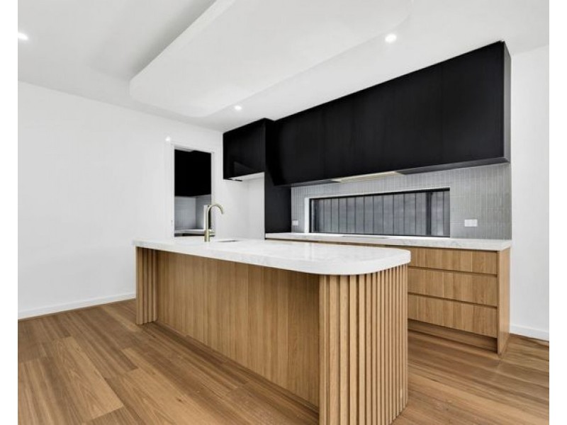28 Powderbark Crescent, Mickleham VIC 3064