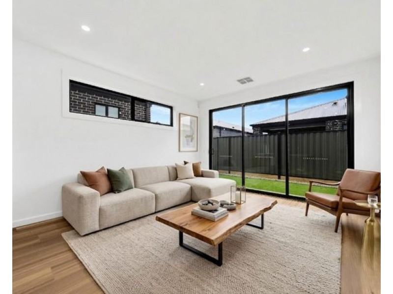 28 Powderbark Crescent, Mickleham VIC 3064