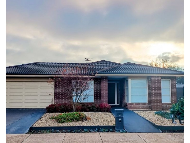 13 Fairhaven Bvd, Craigieburn VIC 3064