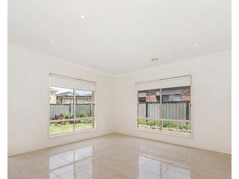 13 Fairhaven Bvd, Craigieburn VIC 3064