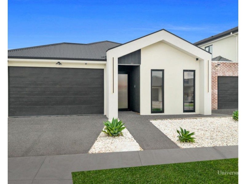 19 Crombie St, Mickleham VIC 3064