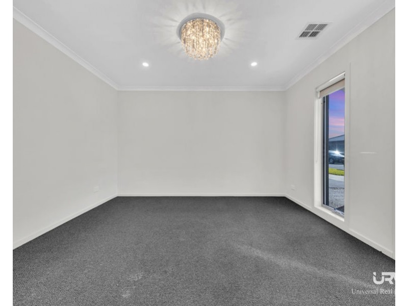 11 Guernsey St, Donnybrook VIC 3064