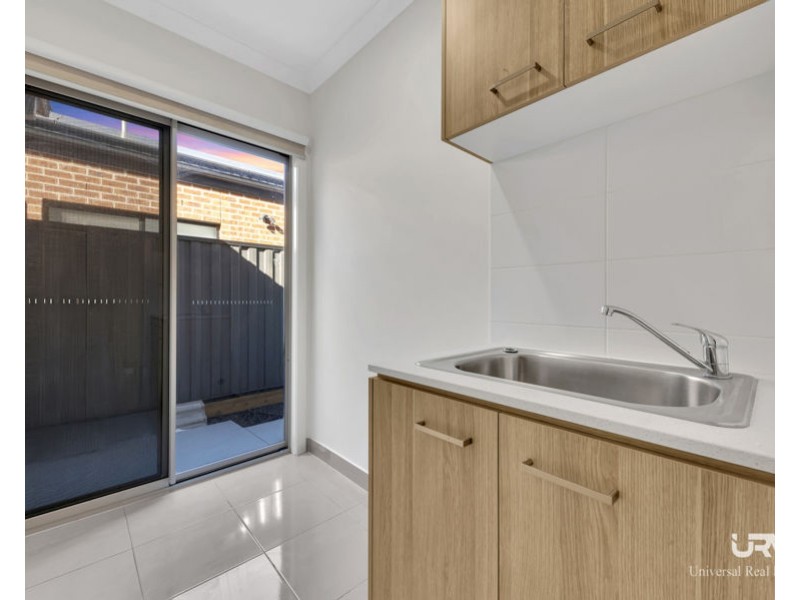 11 Guernsey St, Donnybrook VIC 3064