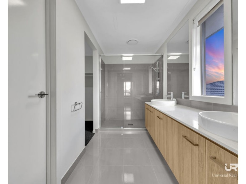 11 Guernsey St, Donnybrook VIC 3064