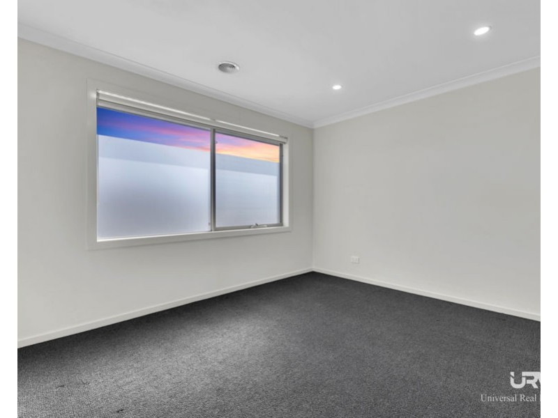 11 Guernsey St, Donnybrook VIC 3064