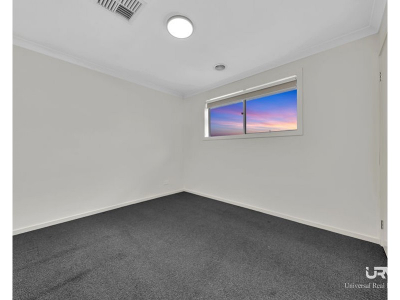 11 Guernsey St, Donnybrook VIC 3064