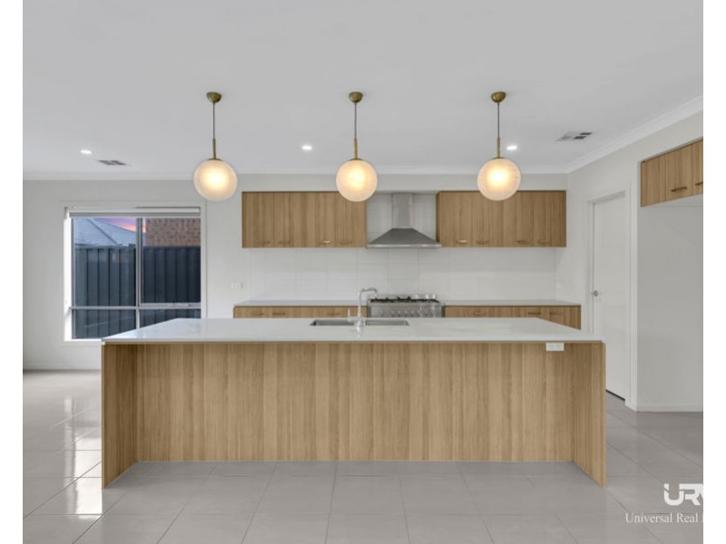 11 Guernsey St, Donnybrook VIC 3064