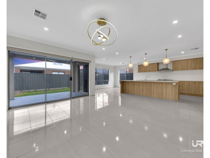 11 Guernsey St, Donnybrook VIC 3064