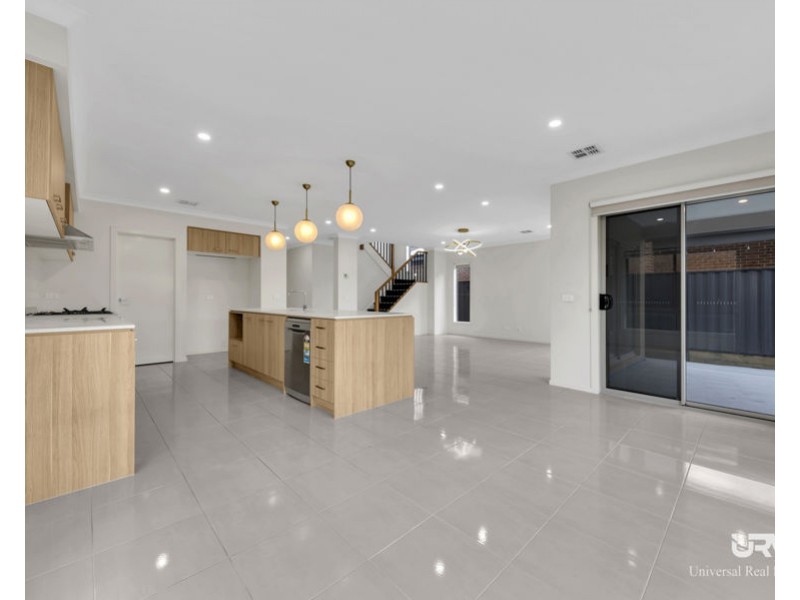11 Guernsey St, Donnybrook VIC 3064