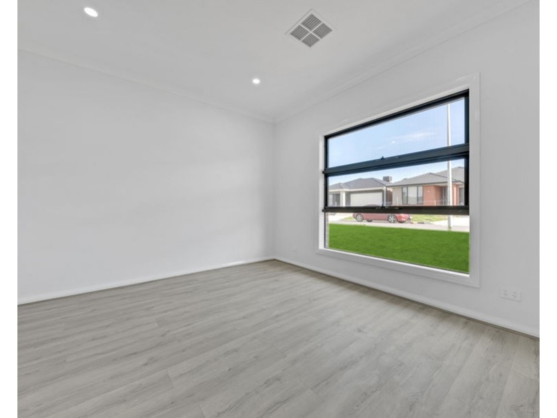 66 Madura Promenade, Mickleham VIC 3064