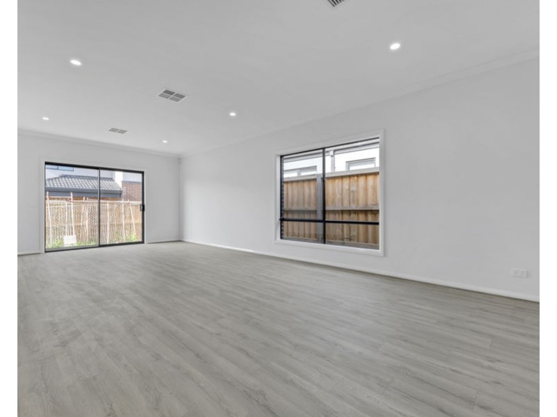 66 Madura Promenade, Mickleham VIC 3064