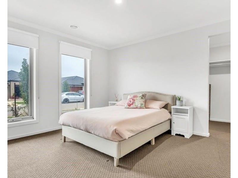 15 Joy Drive, Mickleham VIC 3064