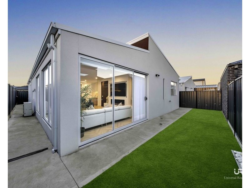 111 Daybreak Vista, Mickleham VIC 3064