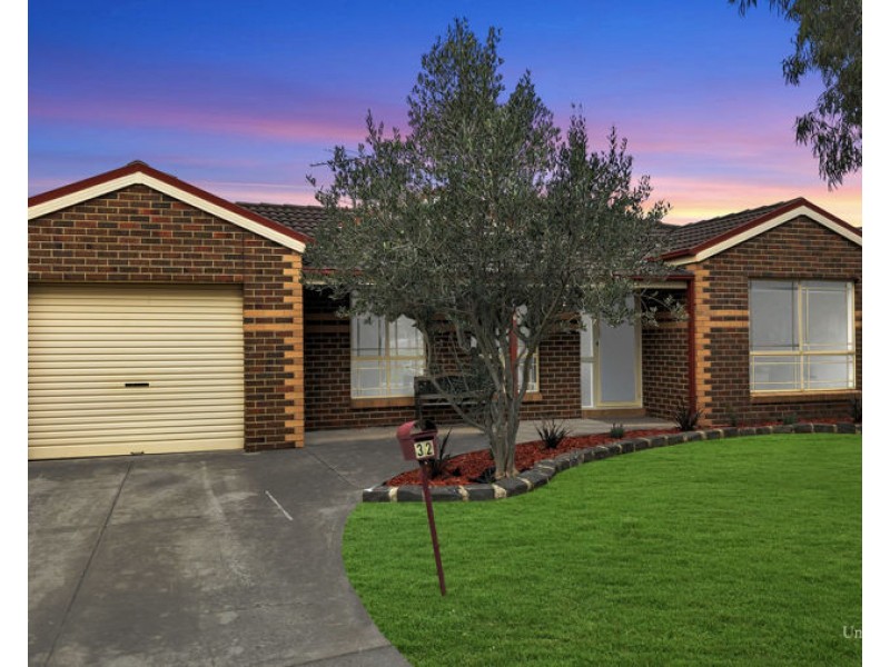 32 Lincolne Cres, Roxburgh Park VIC 3064