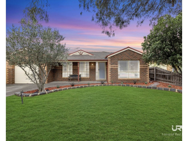 32 Lincolne Cres, Roxburgh Park VIC 3064