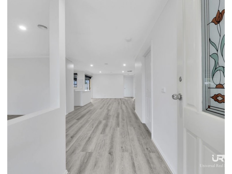 32 Lincolne Cres, Roxburgh Park VIC 3064