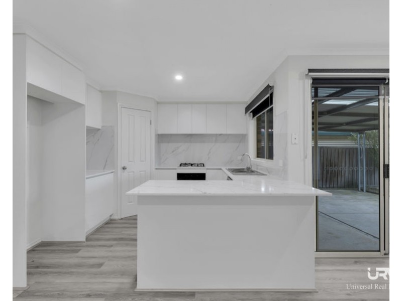 32 Lincolne Cres, Roxburgh Park VIC 3064