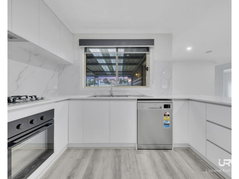 32 Lincolne Cres, Roxburgh Park VIC 3064