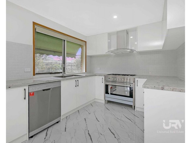 17 Carlisle, Craigieburn VIC 3064