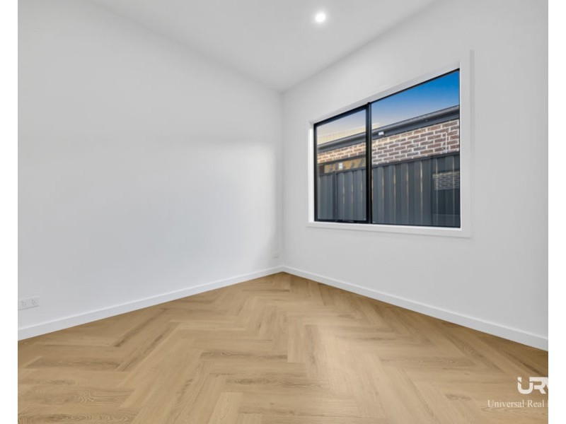42 Tremaine Ave, Mickleham VIC 3064
