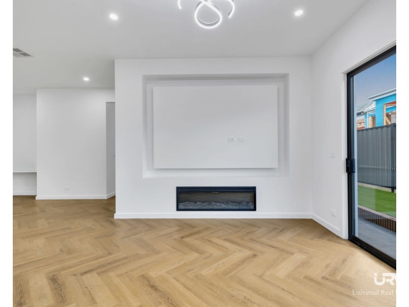 42 Tremaine Ave, Mickleham VIC 3064