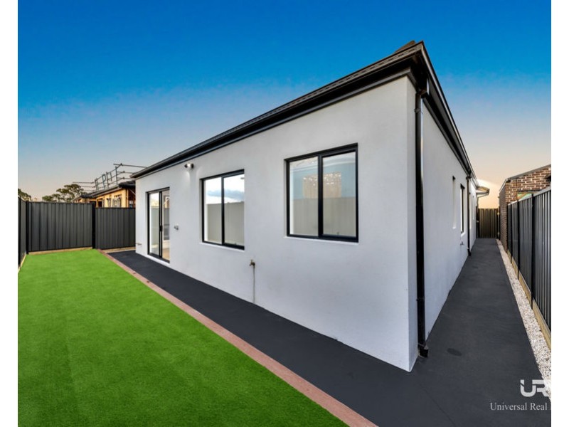 42 Tremaine Ave, Mickleham VIC 3064