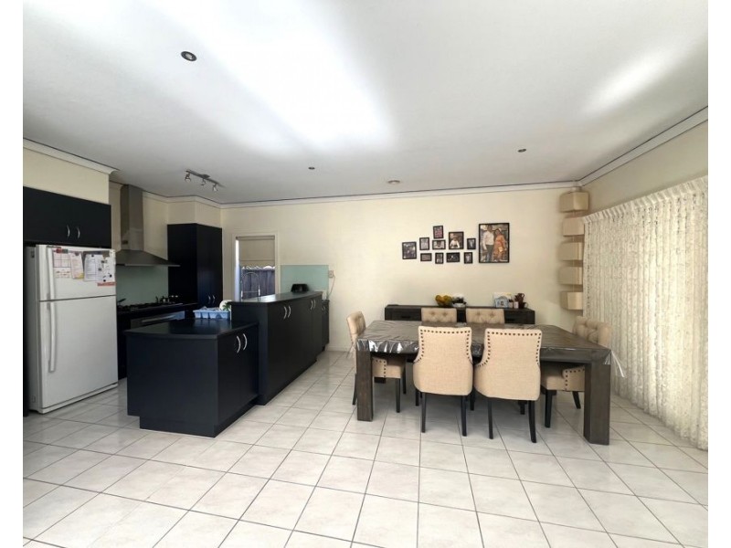 37 Hoxton Crescent, Craigieburn VIC 3064
