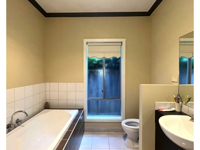 37 Hoxton Crescent, Craigieburn VIC 3064