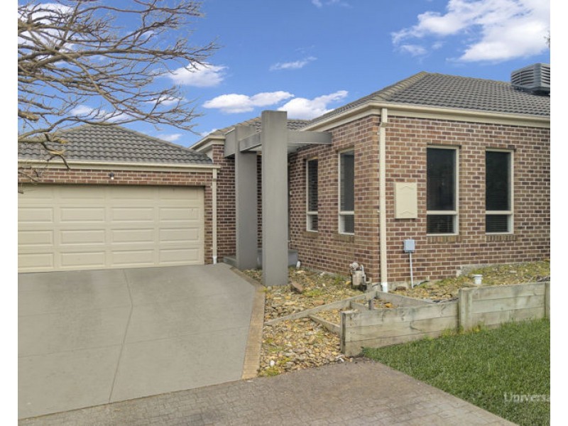 3 Hibernia Place, Craigieburn VIC 3064